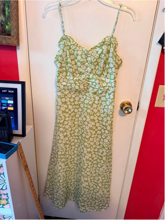 Lulus Dresses & Skirts - Lulus Green & White Floral Midi Dress Wedding Guest Garden Party Size Small